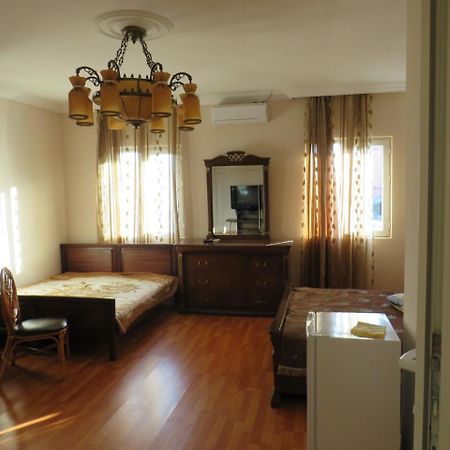 Mini Hotel On Guramishvili 22 Кобулети Екстериор снимка
