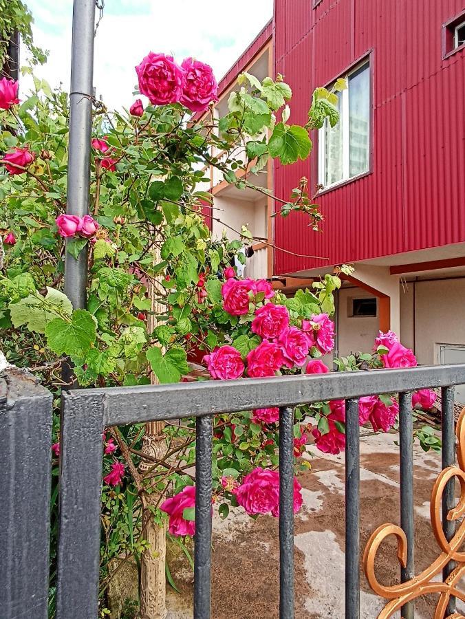 Mini Hotel On Guramishvili 22 Кобулети Екстериор снимка